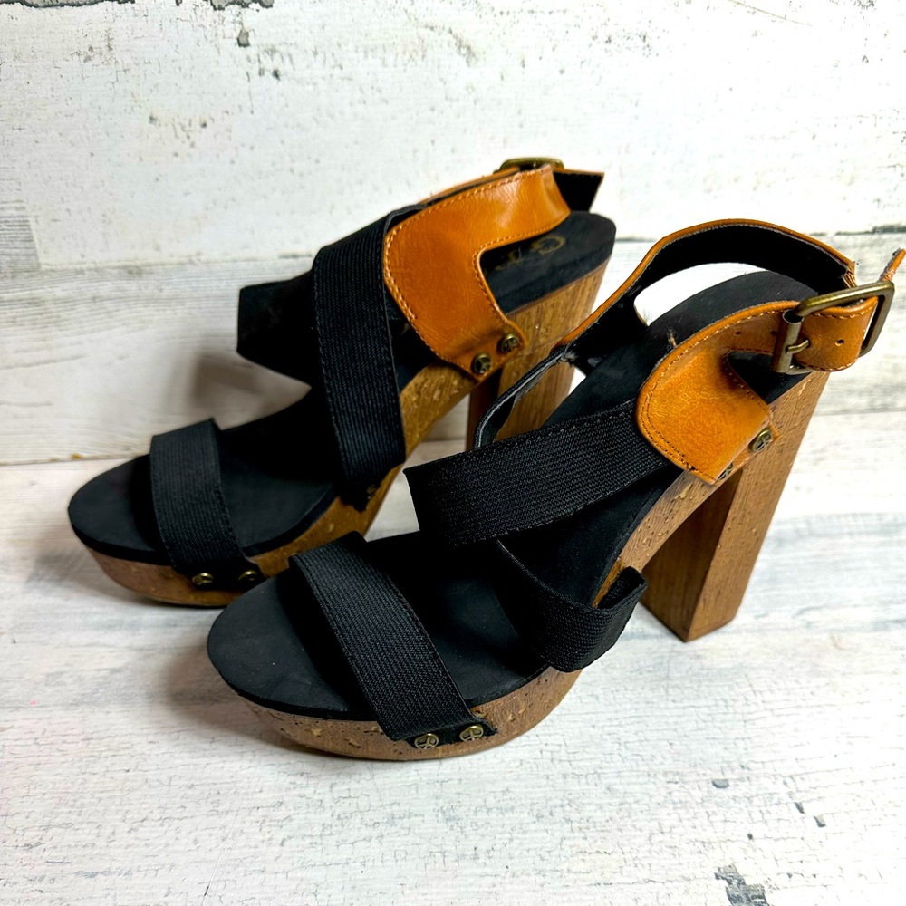 Groove black chunky platform heel